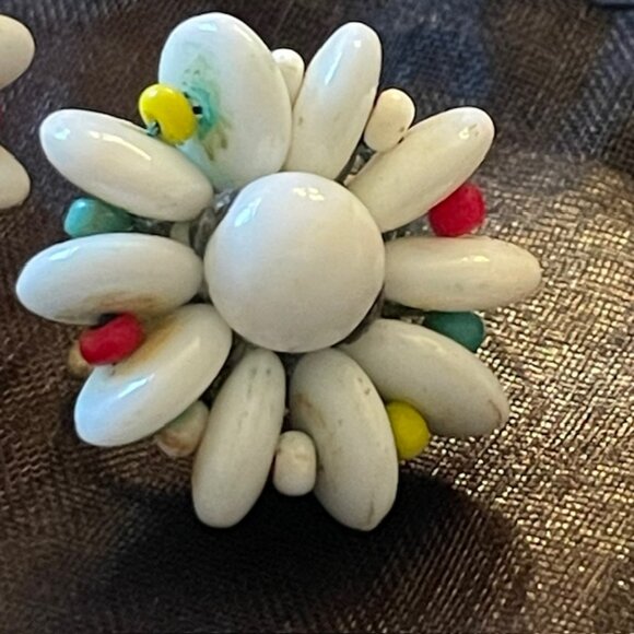 Miriam Haskell Signed 1940's Glass Flower Cluster Screw Back Clip On Earrings - Picture 6 of 10